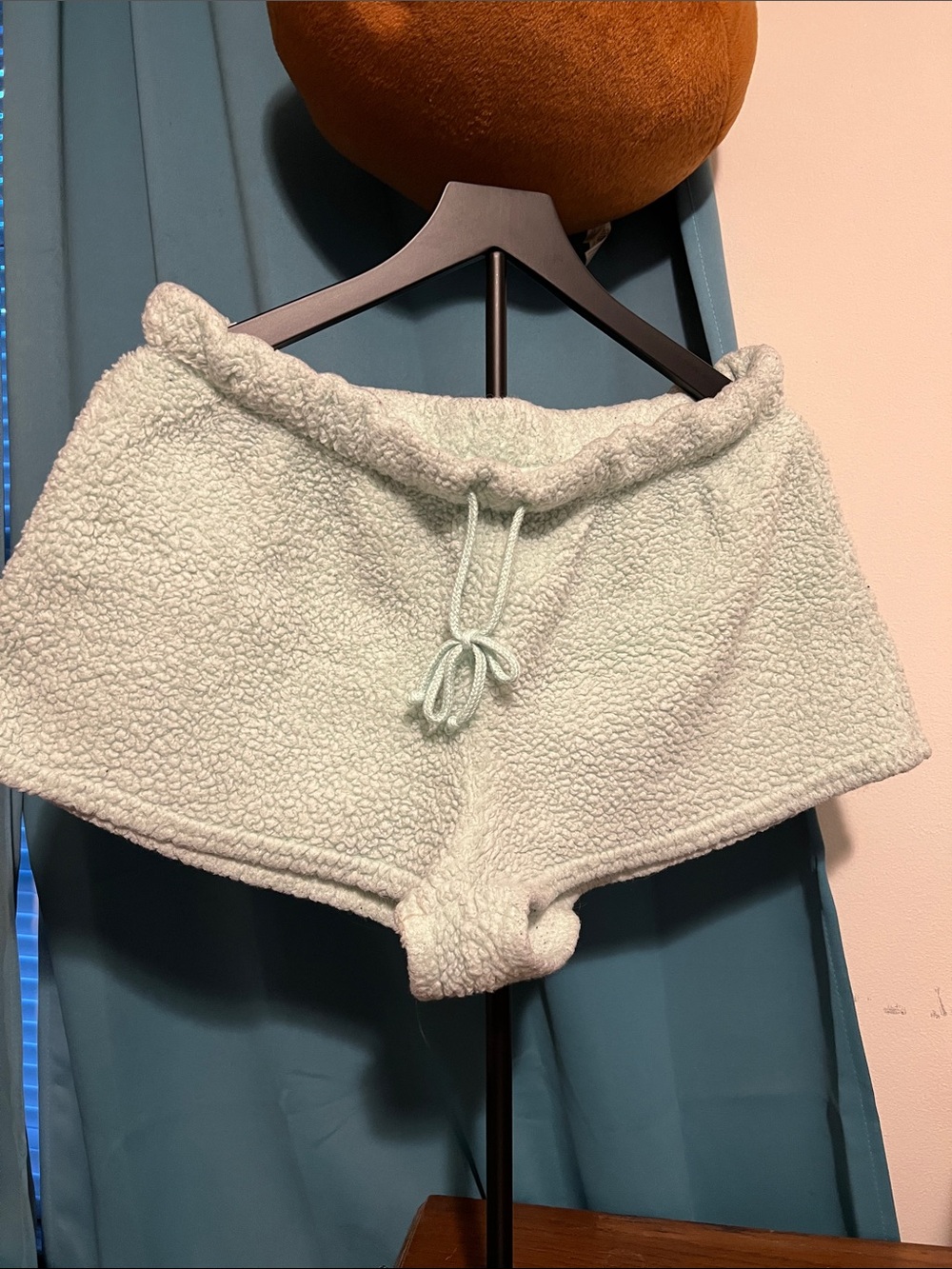 FUZZY- THICK- SLEEP SHORTS